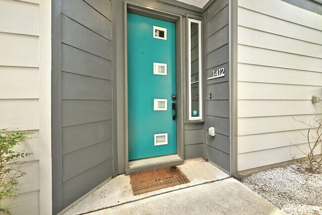 Photo - 1412 Waterloo Shore Ln