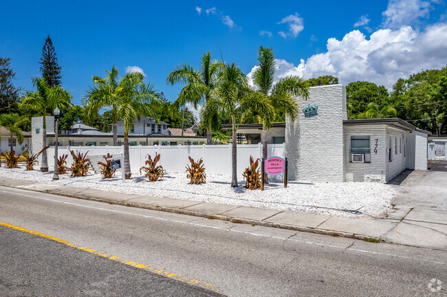 Photo - Regency Villas Apartments