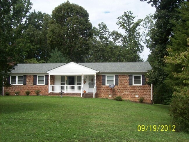 Large brick rancher on cul-de-sac street - Large brick rancher on cul-de-sac street House