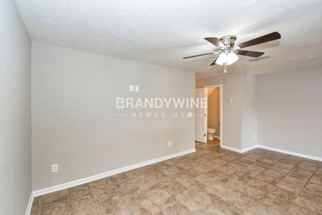 Photo - 507 Nixon Way