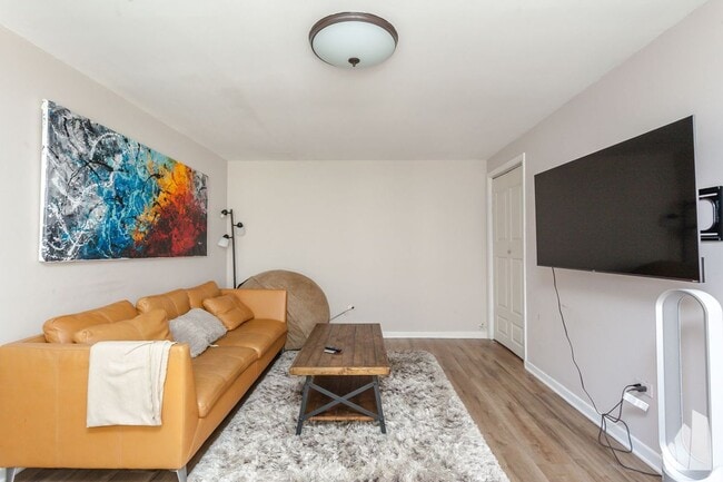 Photo - 6427 N Hermitage Ave Unit 1f
