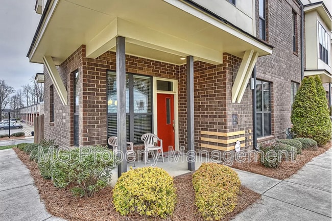 Photo - 3475 Spencer St