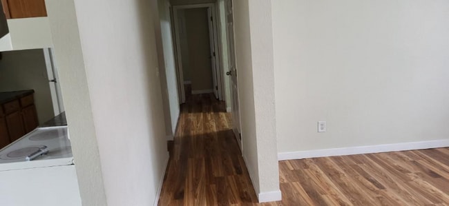 Photo - 805-1/2 4th Ave NE