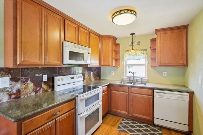 Building Photo - 4211 San Jacinto Dr Rental