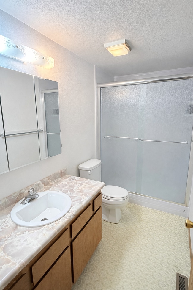 Photo - 5930 N Wiscomb St Unidad 5930