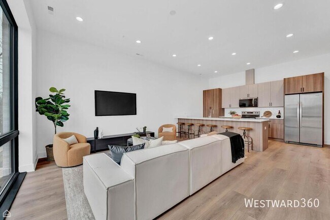 Photo - 1625 W 13th St Unidad 300