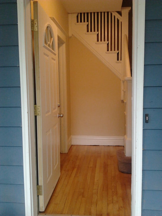 Photo - 1821 E 6th St