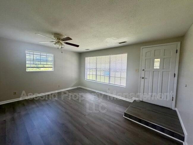 Photo - 582 Withrow Rd