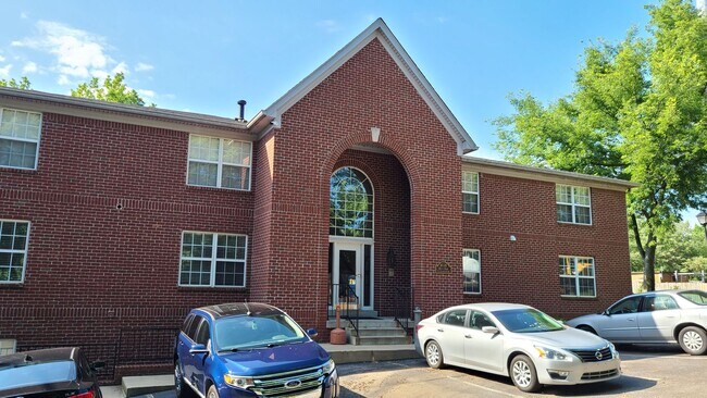 2 bedroom, 1 1/2 bath in Brent Park Condos - 2 bedroom, 1 1/2 bath in Brent Park Condos Unit 100