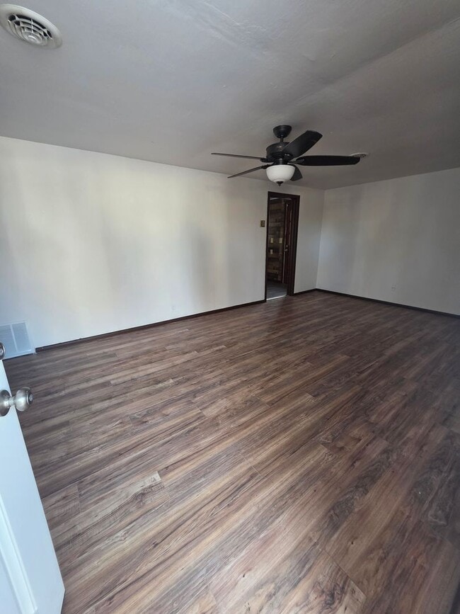 Photo - LIMITED TIME**NO APPLICATION FEE**1/2 OFF DEPOSIT**