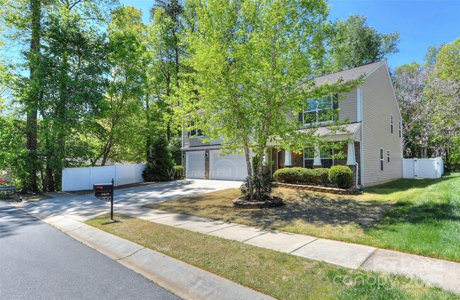 Building Photo - 9409 Pond Vista Court Rental