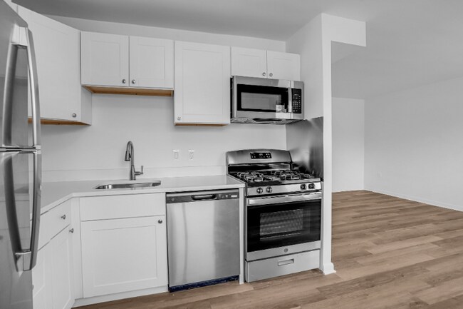 Photo - 4465 MacArthur Blvd NW Unidad 204