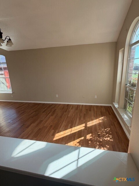 Photo - 2013 Schottische Ln