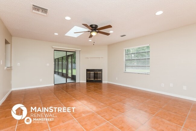 Photo - 8235 Gershwin St