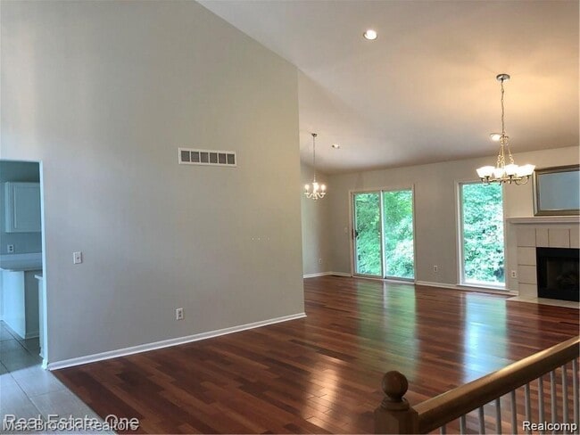Photo - 5273 Simpson Lake Rd