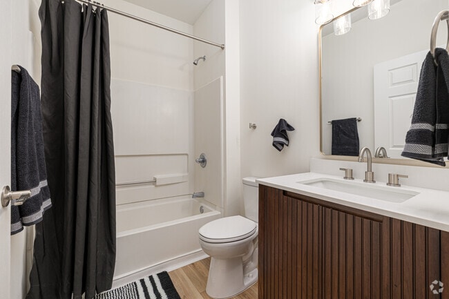 4BR, 4BA - 1,444SF: Bathroom