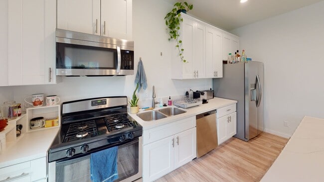 Photo - Private turfed yard!