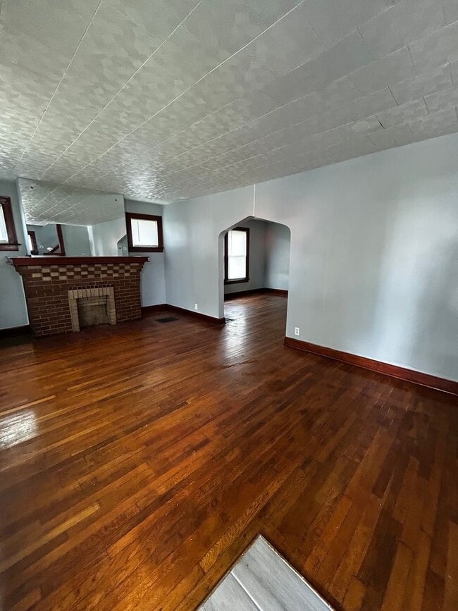 145 N Hague Ave