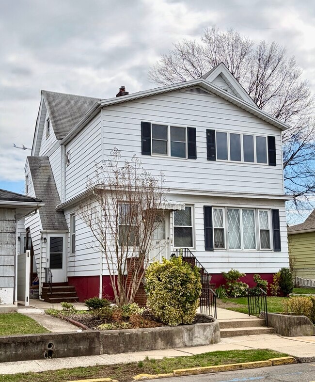 Building Photo - 30 Elm St Unit 2