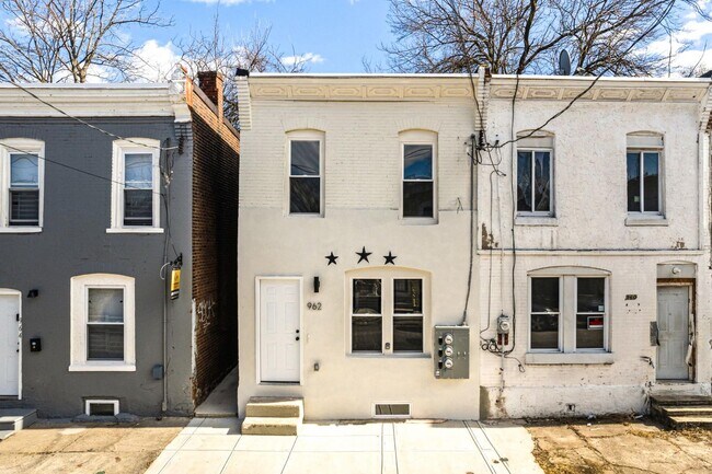 Photo - 962 E Locust Ave