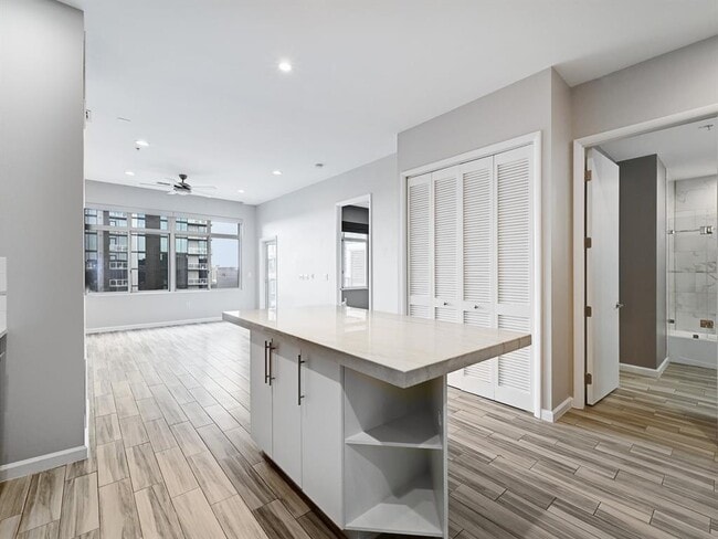 Photo - 54 Rainey St Unit PH09