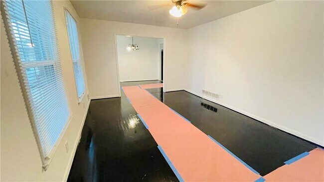 Photo - 850 James St NW