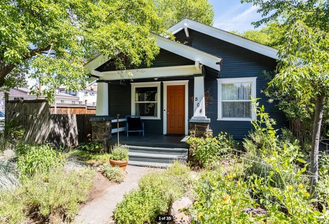 Charming Bungalow In the Heart of Downtown... - Charming Bungalow In the Heart of Downtown... House