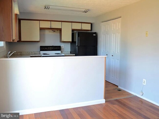 Photo - 49 Rocky Brook Ct