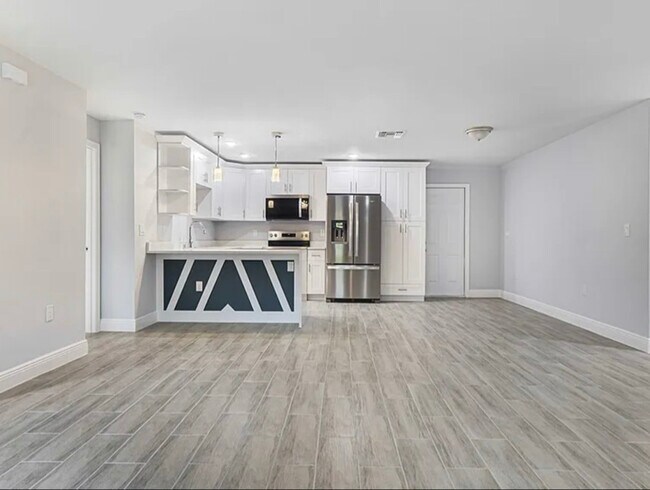 Photo - 2509 34th St W