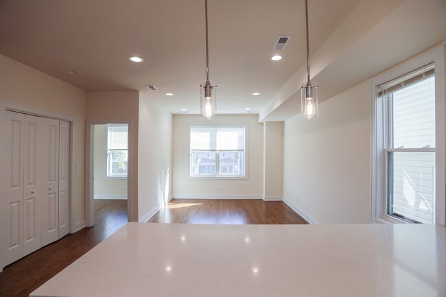 Photo - 2342 N Lawndale Ave Unit 2