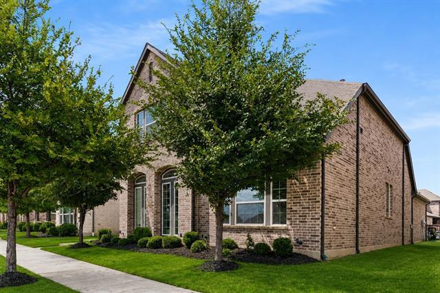 Photo - 1565 Amesbury Way