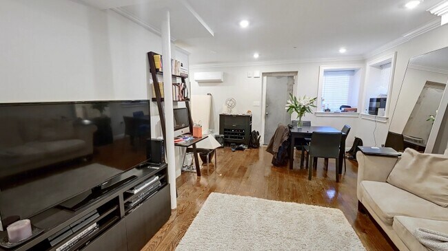 Photo - 2969 Washington St