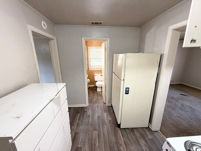 Photo - Cozy 1 bed/1 bath duplex!