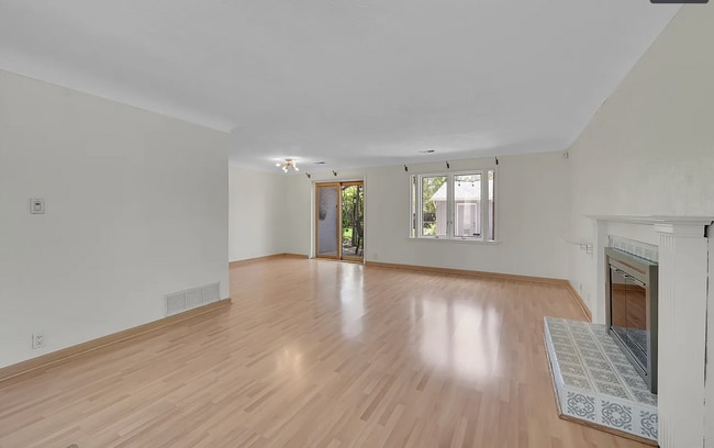 Photo - 4265 Brentwood St