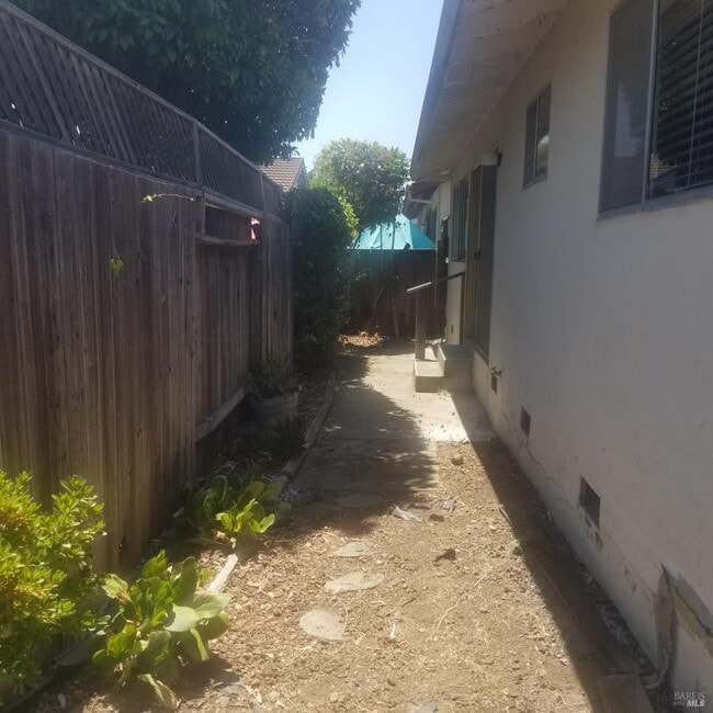 Photo - 214 Cottonwood Cir