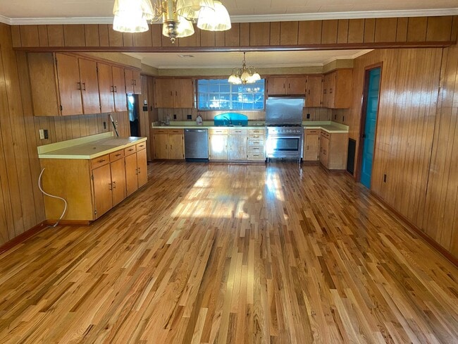 Building Photo - 3 Bedroom Biloxi