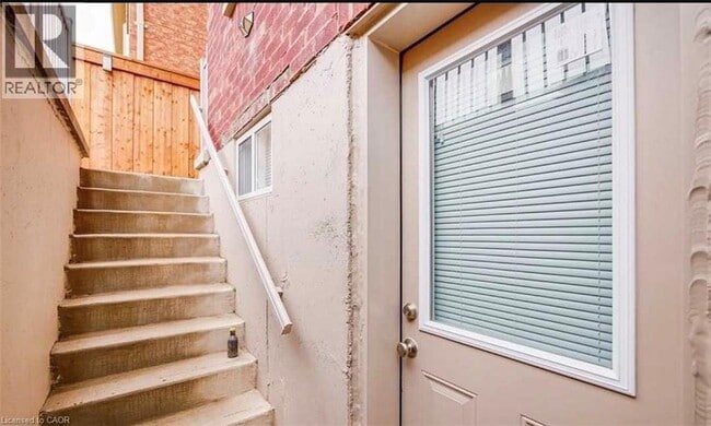 Photo - 180 Belmore Ct