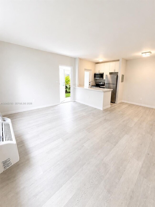 Building Photo - 1535 Michigan Ave Unit 6