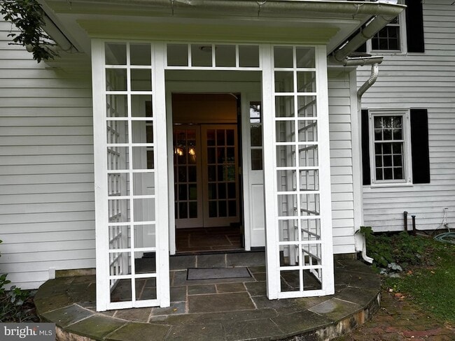 Photo - 410 Wharf Rd