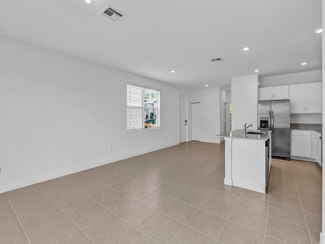 Photo - 380 SE Crossoak Ln
