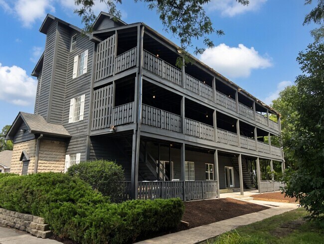 Photo - 10102 Main St