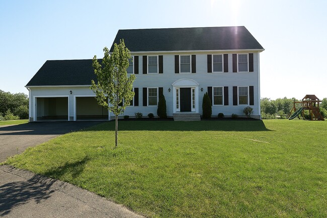 Building Photo - 6 Pepperbush Court Unit 6PepperbushCt