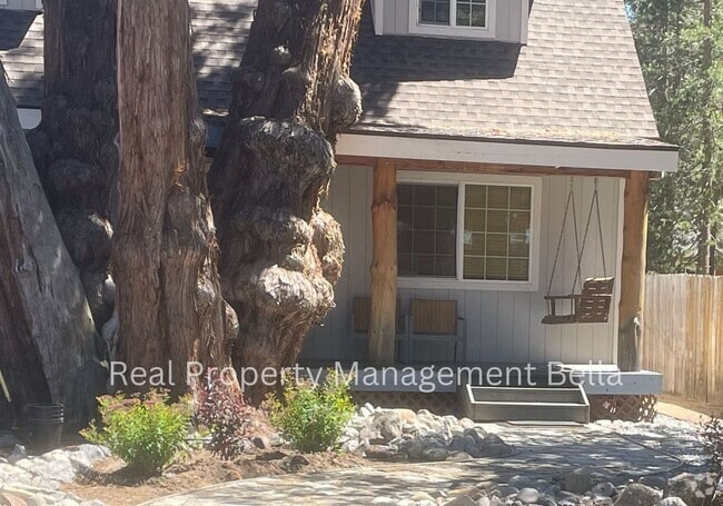 Building Photo - Charming property situated in the highly s... Rental