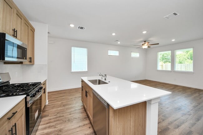 Photo - 2138 Olivos St