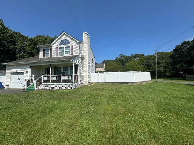 Building Photo - 83 A Lynbrook Rd Rental