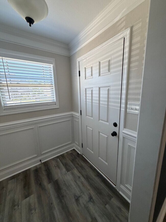Photo - Large 4 Bedroom 2 1/2 Bath Pet Friendly Home For Rent!