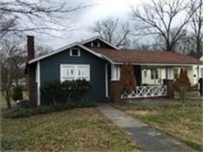 Building Photo - 105 Cherry St SW