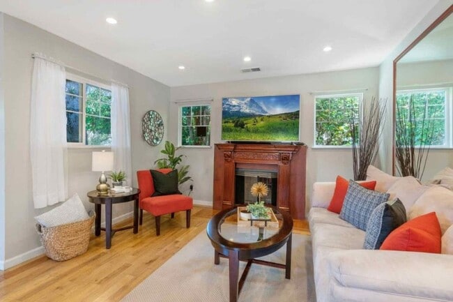 Photo - 425 Oak Ave