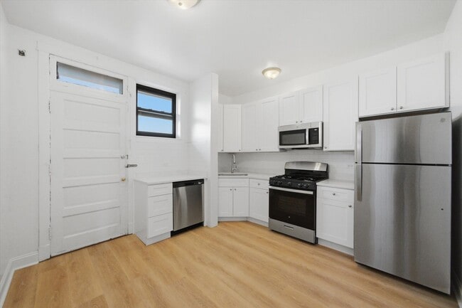 Building Photo - 2642 N Milwaukee Ave Unit 2640-2