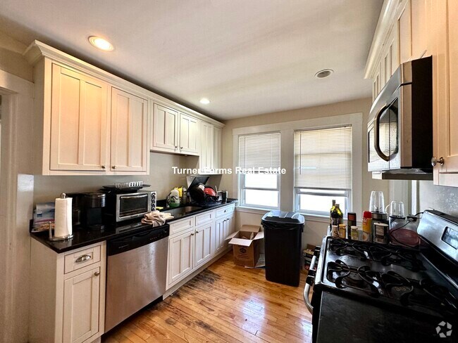 Building Photo - 56 Gordon St Unit 2 Rental